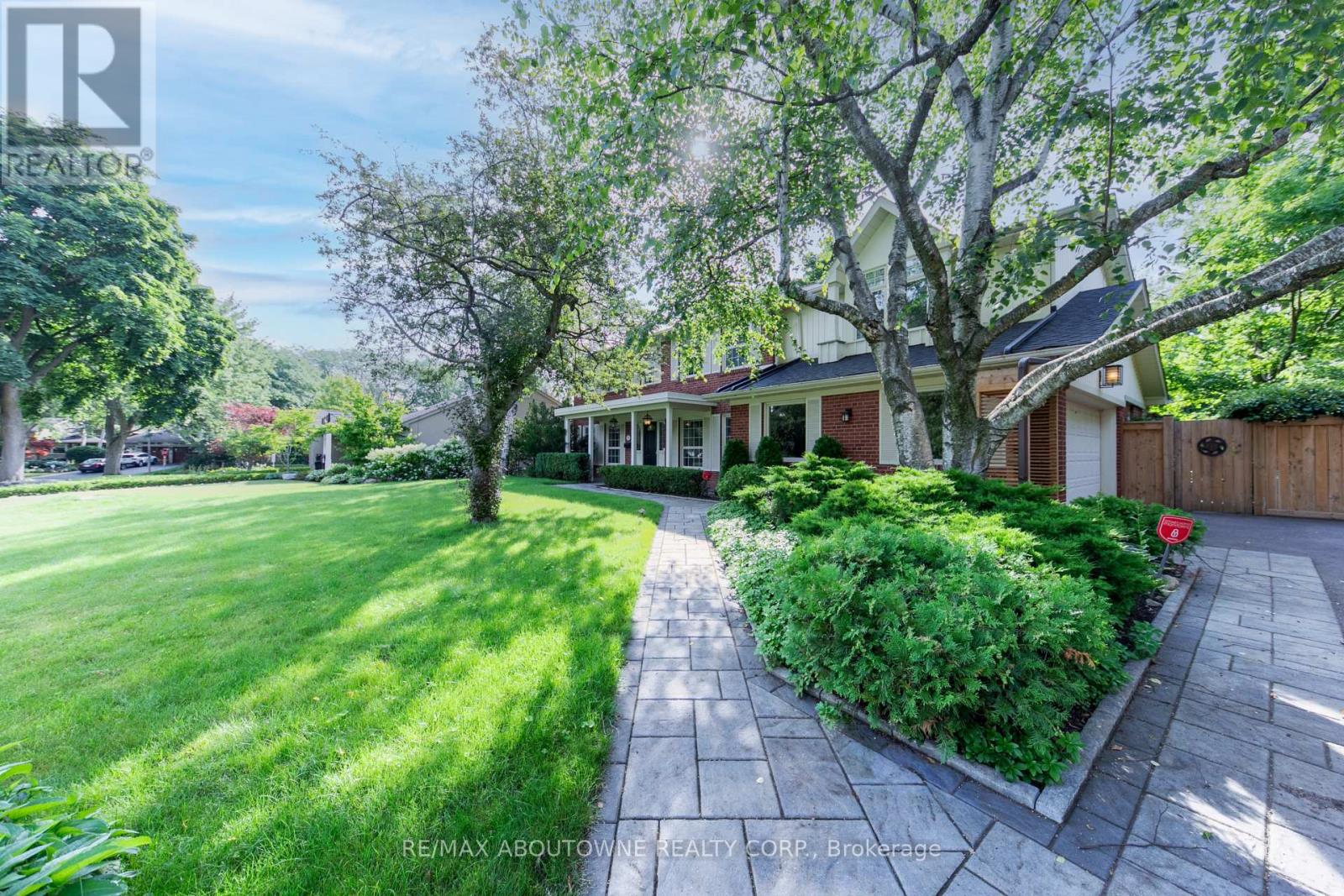 1290 Braeside Drive, Oakville, Ontario  L6J 2A4 - Photo 2 - W13791354