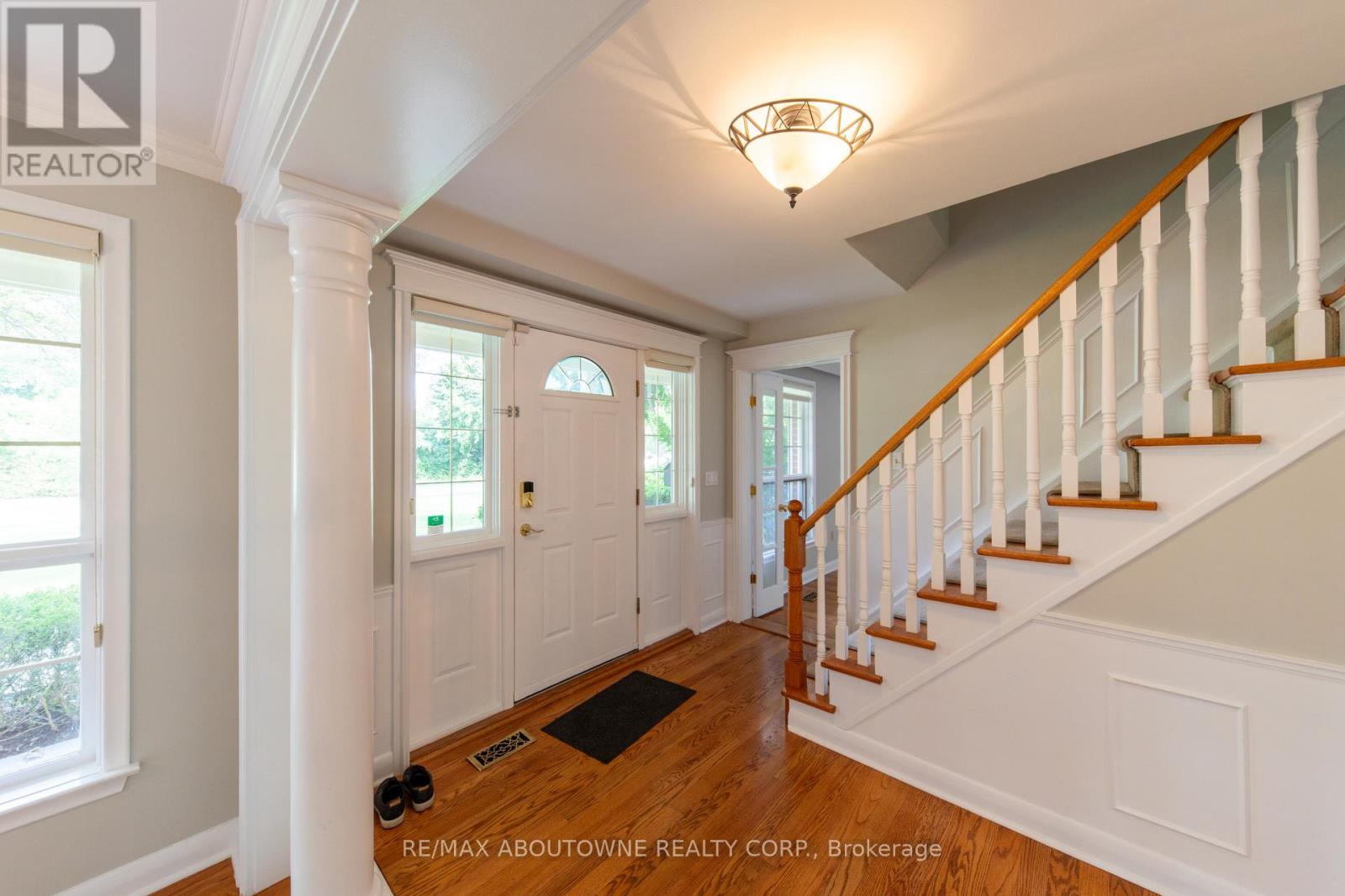 1290 Braeside Drive, Oakville, Ontario  L6J 2A4 - Photo 4 - W13791354