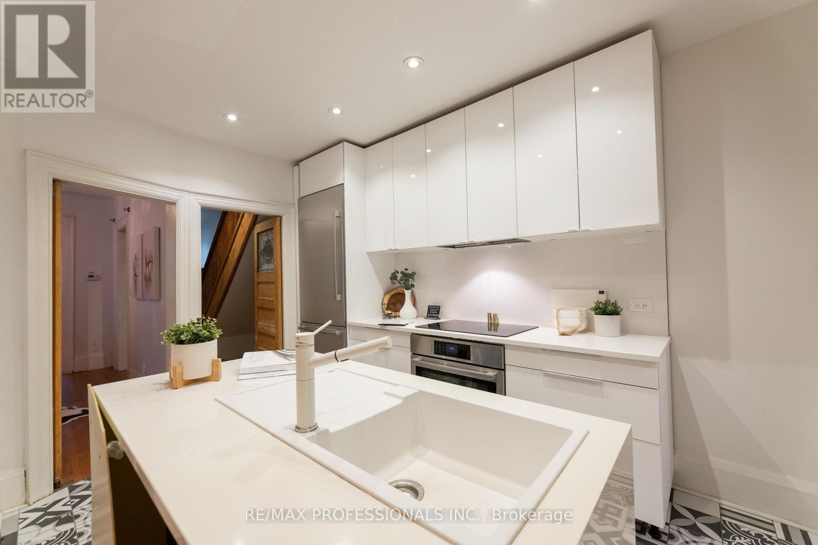 181 Garden Avenue, Toronto, Ontario  M6R 1H8 - Photo 15 - W13791452
