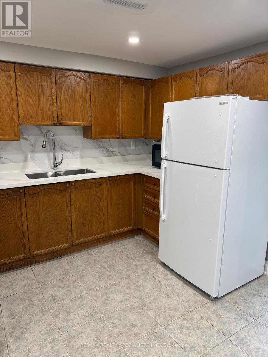 19 Mannel (Basement) Crescent, Brampton, Ontario  L6Y 5E2 - Photo 10 - W13791488