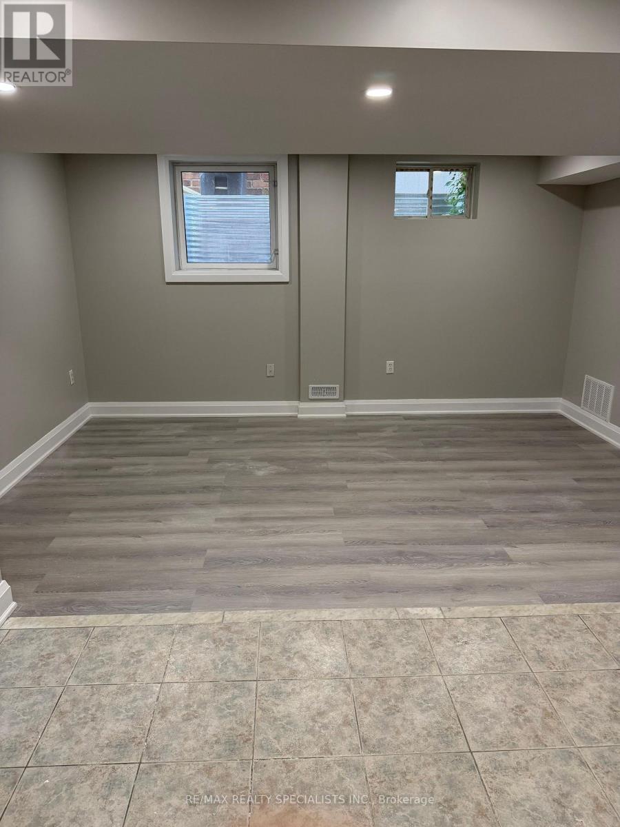 19 Mannel (Basement) Crescent, Brampton, Ontario  L6Y 5E2 - Photo 3 - W13791488