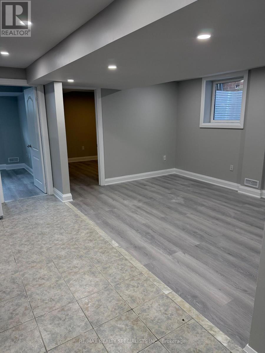 19 Mannel (Basement) Crescent, Brampton, Ontario  L6Y 5E2 - Photo 4 - W13791488