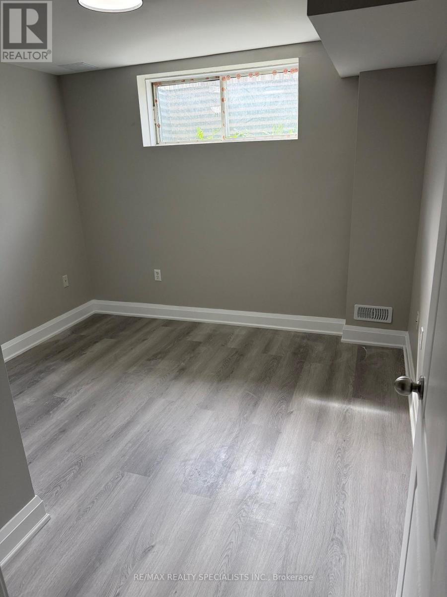 19 Mannel (Basement) Crescent, Brampton, Ontario  L6Y 5E2 - Photo 9 - W13791488
