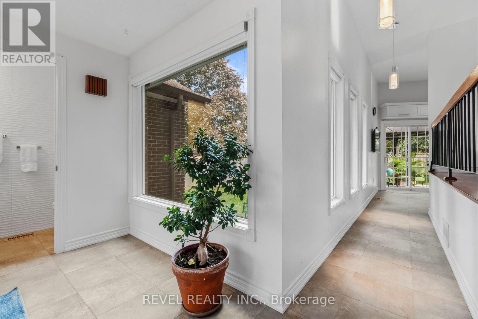 7034 Estoril Road, Mississauga, Ontario  L5N 1N4 - Photo 3 - W13791500