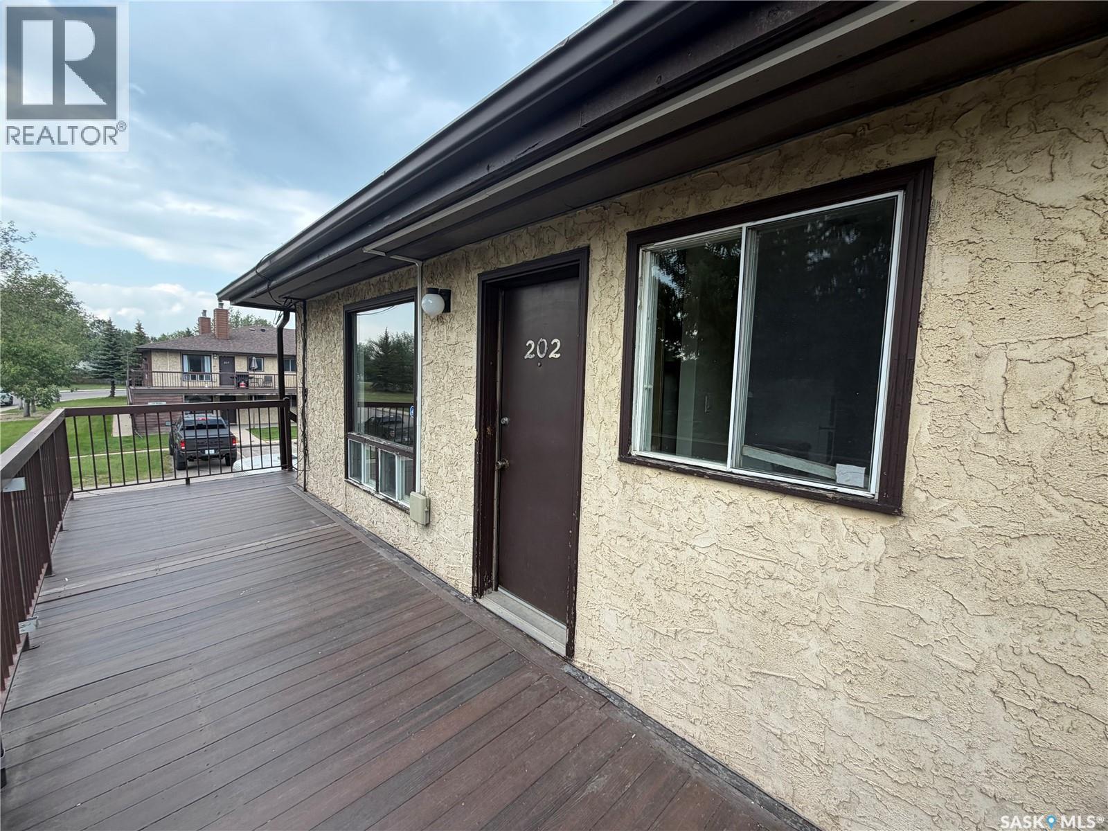202 15 Alport Crescent, Regina, Saskatchewan  S4R 8C6 - Photo 2 - SK048486