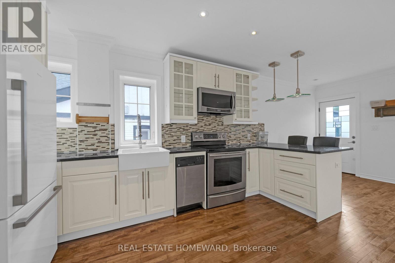 57 Valhalla Boulevard, Toronto, Ontario  M1N 3B4 - Photo 3 - E13789880
