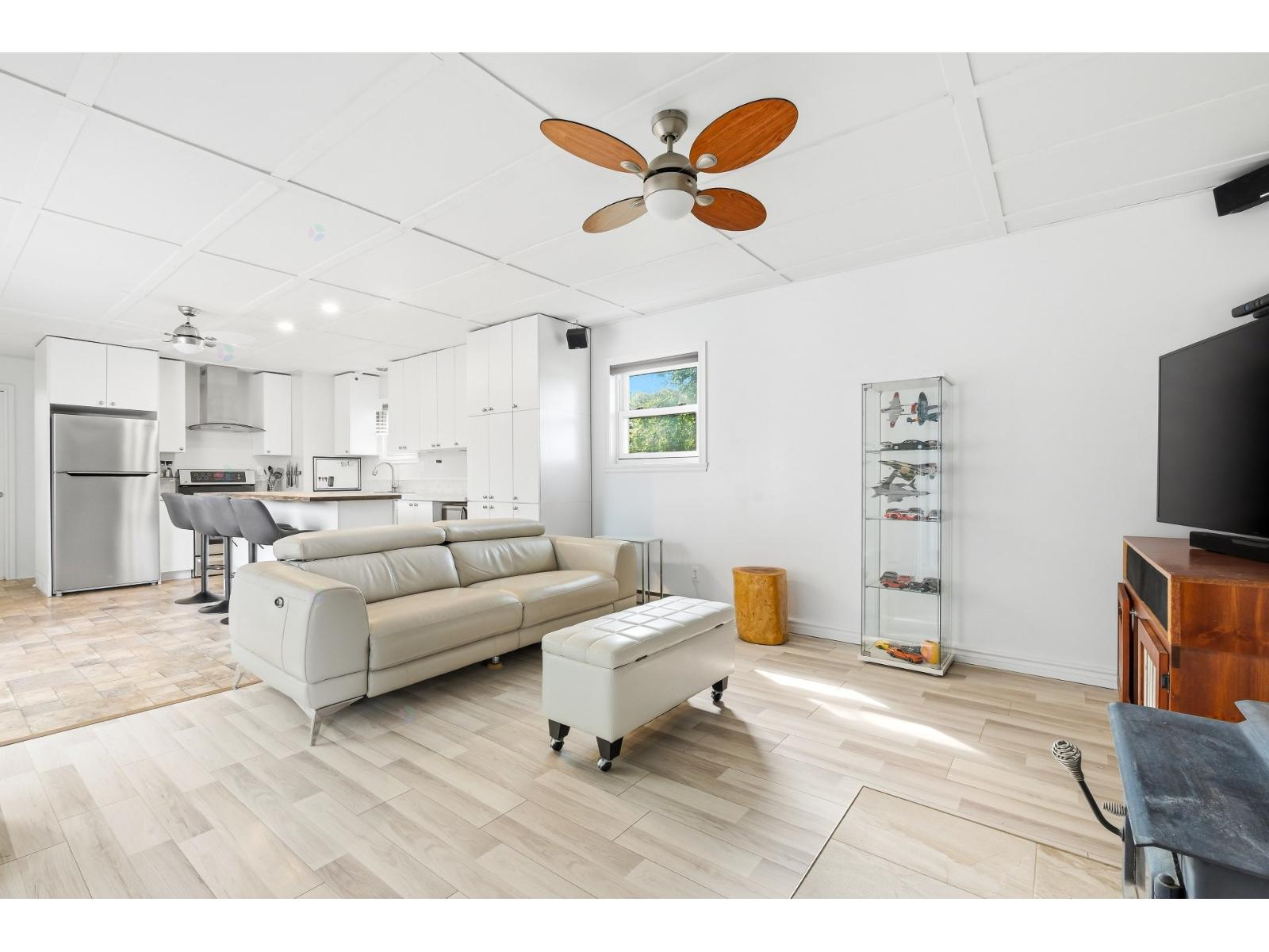 16 Rue Richard Saint-Basile-le-Grand Quebec Canada J3N1A5 3
