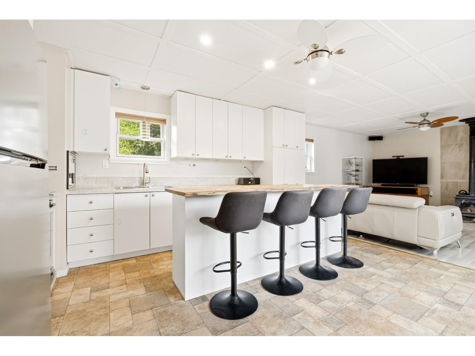 16 Rue Richard Saint-Basile-le-Grand Quebec Canada J3N1A5 4