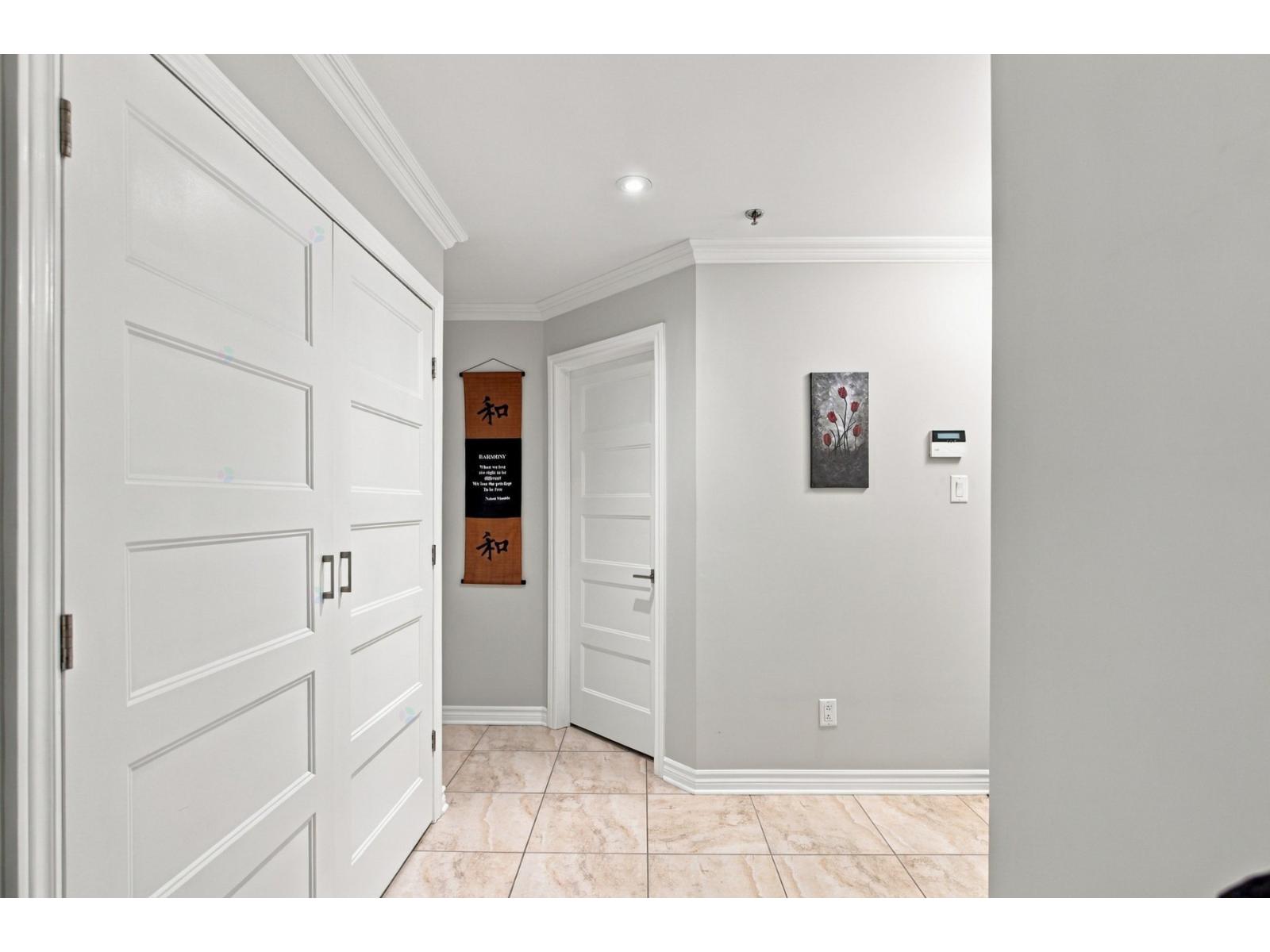 6120 Rue Jarry E.|#802 Montréal (Saint-Léonard) Quebec Canada H1P1V9 4