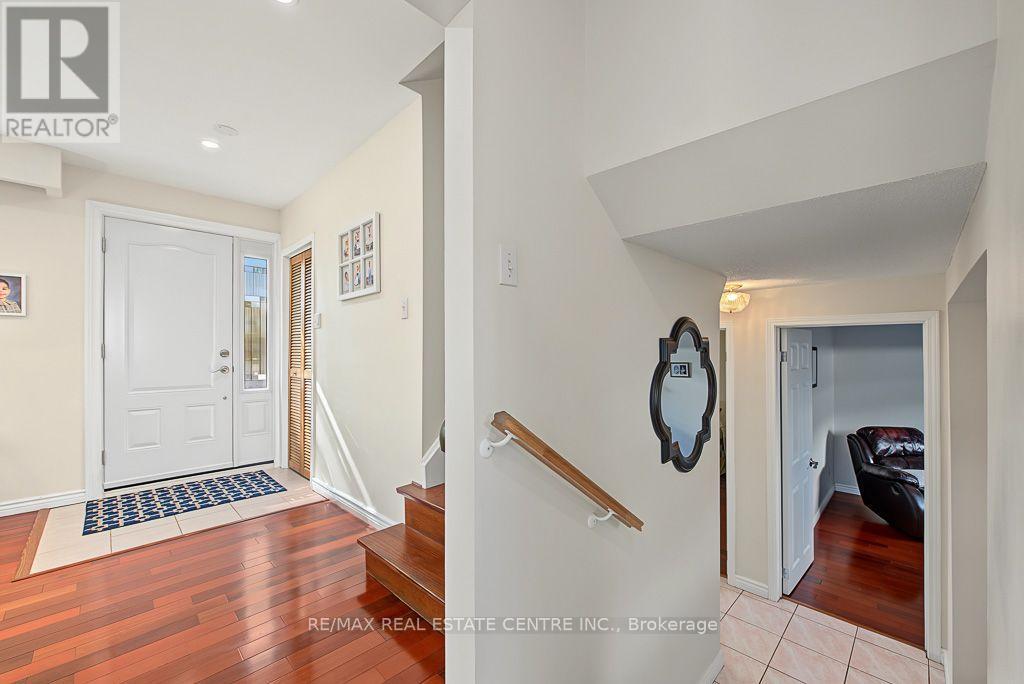 276 Bartley Bull Parkway, Brampton, Ontario  L6W 2L3 - Photo 2 - W13788650