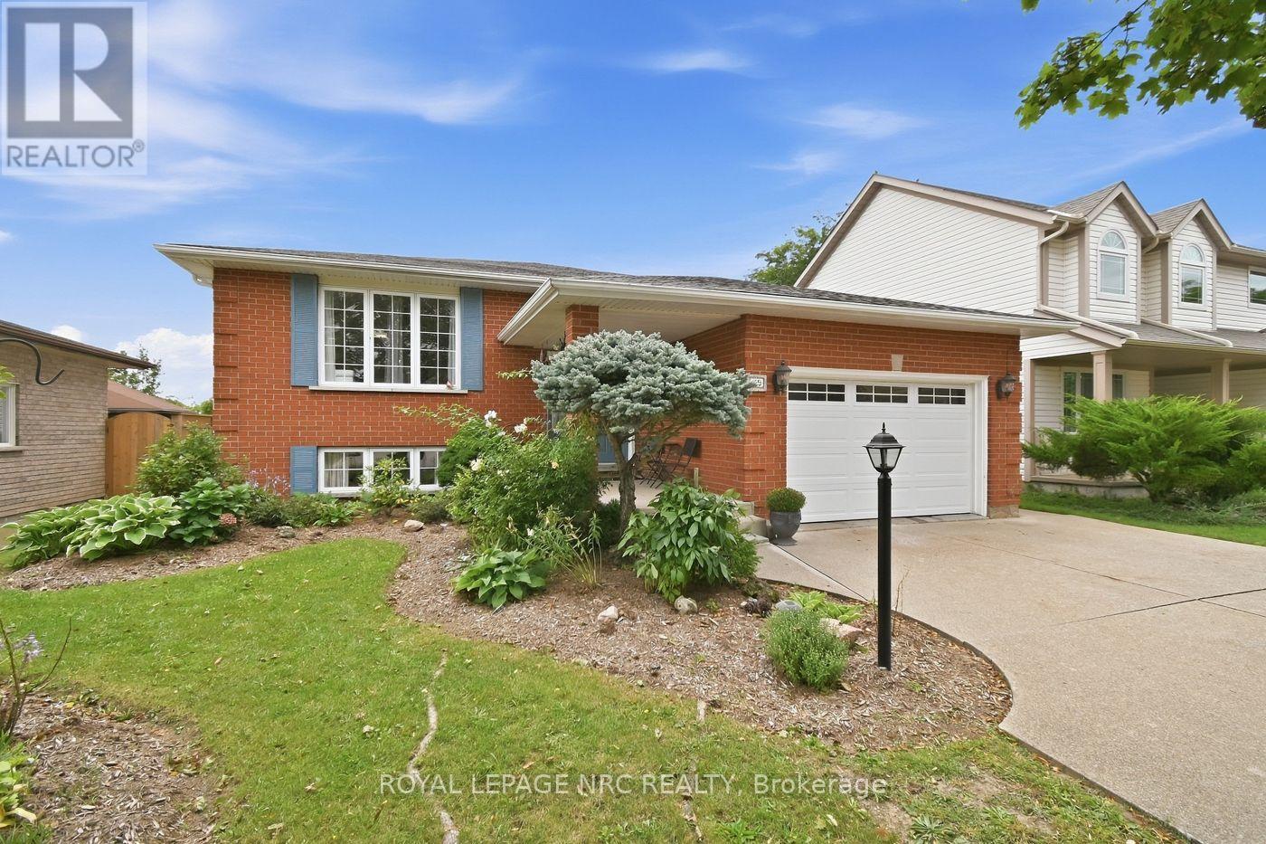 39 West Farmington Drive, St. Catharines, Ontario  L2S 3S3 - Photo 2 - X13791344