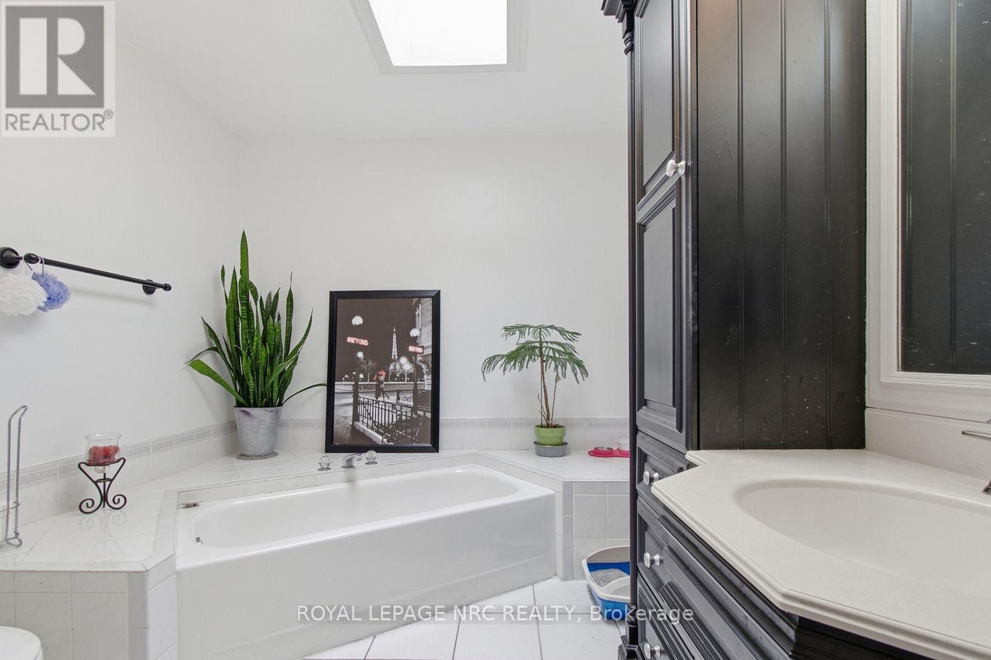 39 West Farmington Drive, St. Catharines, Ontario  L2S 3S3 - Photo 20 - X13791344