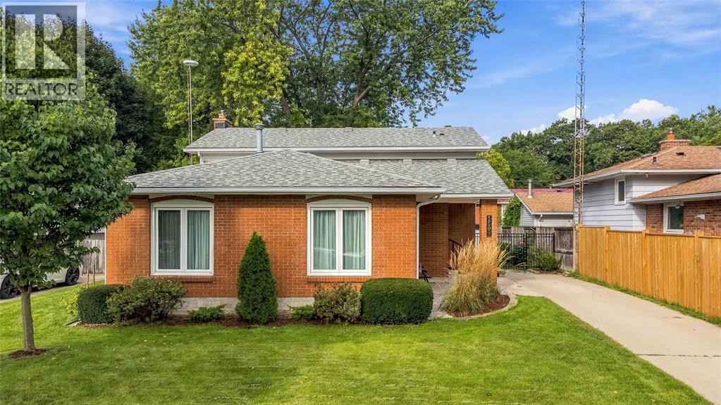 1599 Coventry Court, Sarnia, Ontario  N7S 3X7 - Photo 2 - 26019376