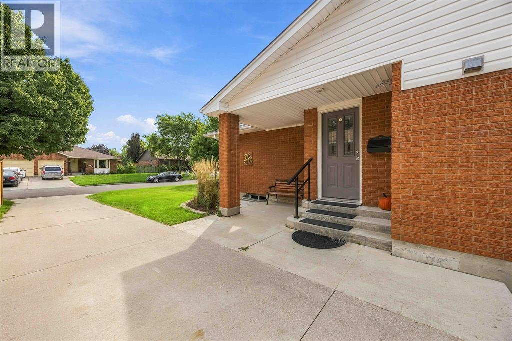 1599 Coventry Court, Sarnia, Ontario  N7S 3X7 - Photo 3 - 26019376