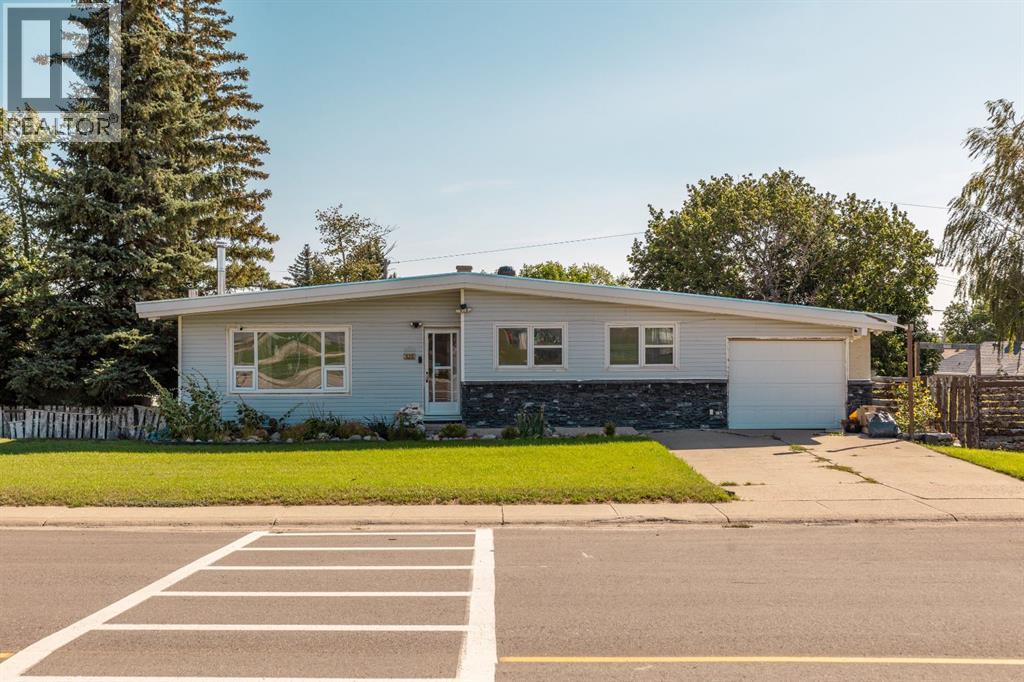 528 7 Street W, Cardston, Alberta  T0K 0K0 - Photo 1 - A2344009