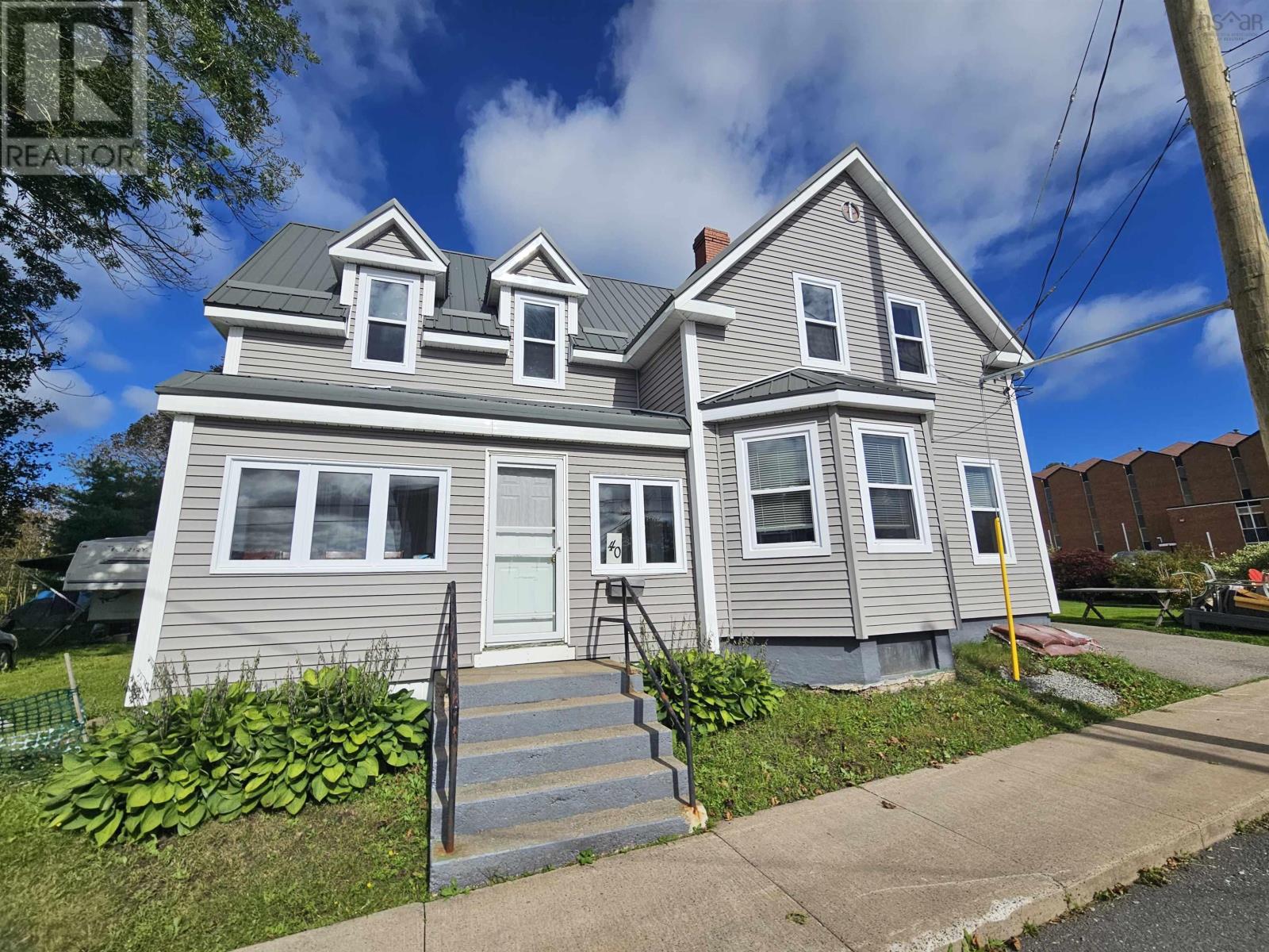 40 Pleasant Street, North Sydney, Nova Scotia  B2A 1K9 - Photo 2 - 202623490