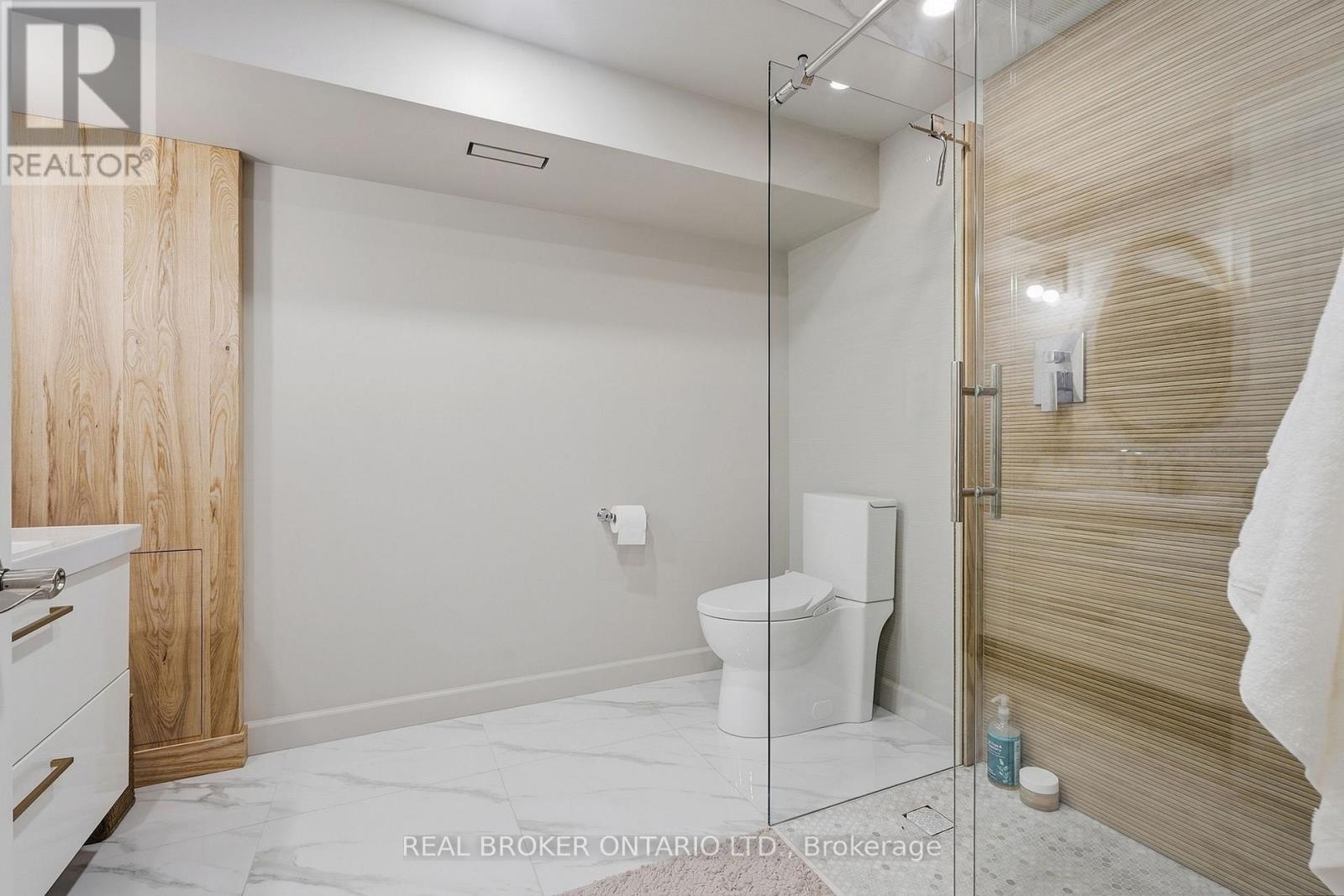 15 Linton Place, Kitchener, Ontario  N2B 2K1 - Photo 34 - X13791712