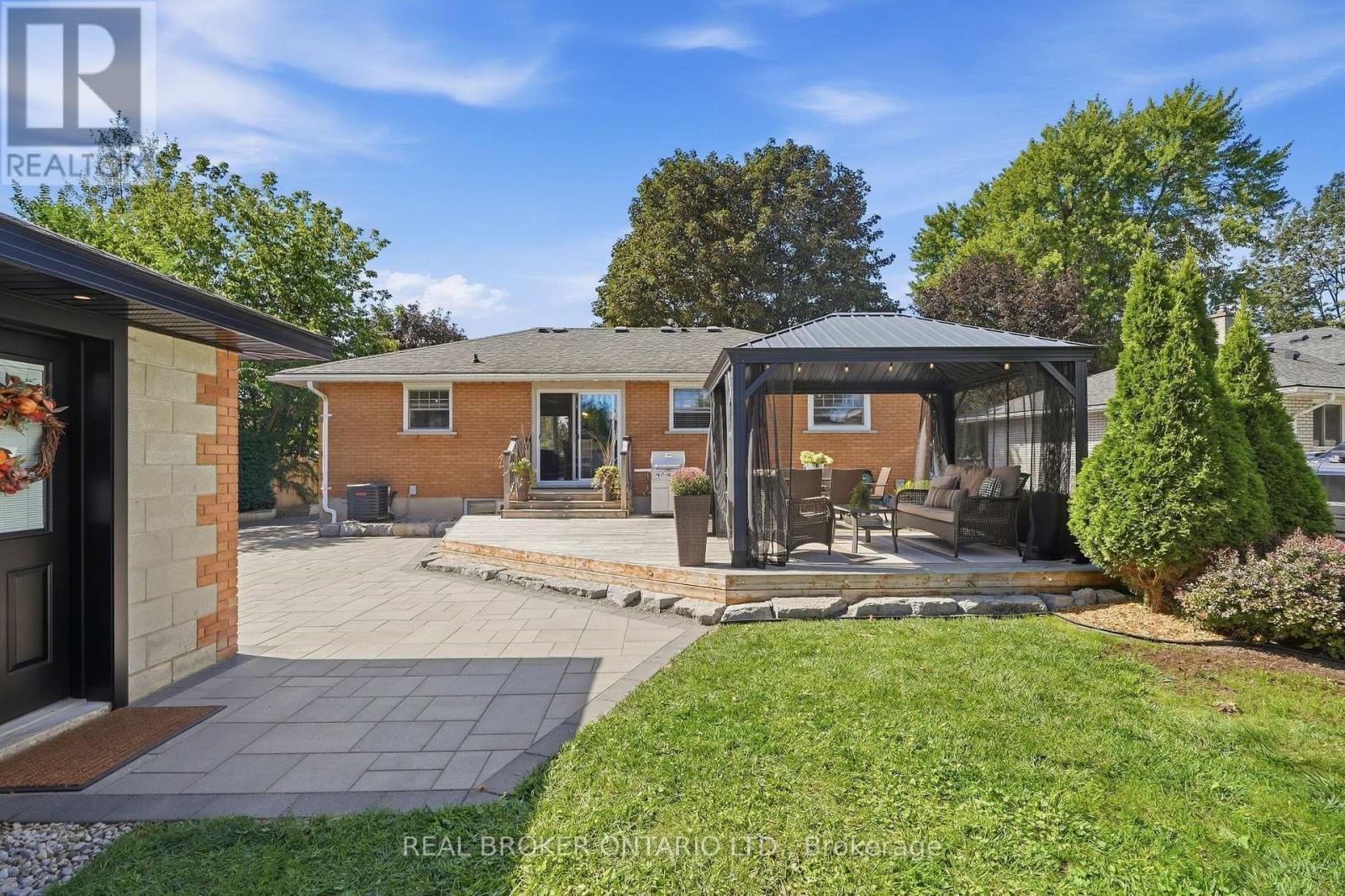 15 Linton Place, Kitchener, Ontario  N2B 2K1 - Photo 41 - X13791712