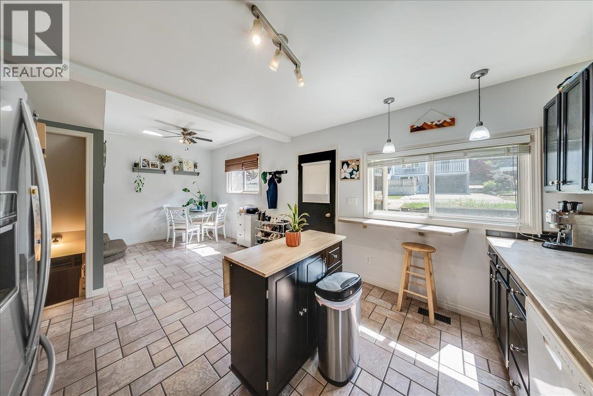 128 Haig Street, Warfield, British Columbia  V1R 2L9 - Photo 10 - 10400953