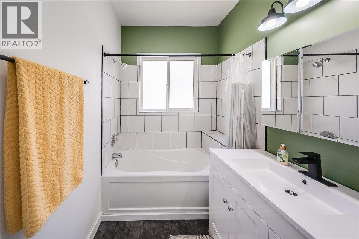 128 Haig Street, Warfield, British Columbia  V1R 2L9 - Photo 14 - 10400953