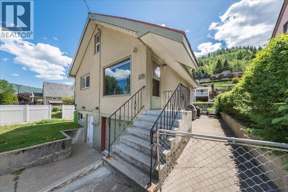 128 Haig Street, Warfield, British Columbia  V1R 2L9 - Photo 2 - 10400953