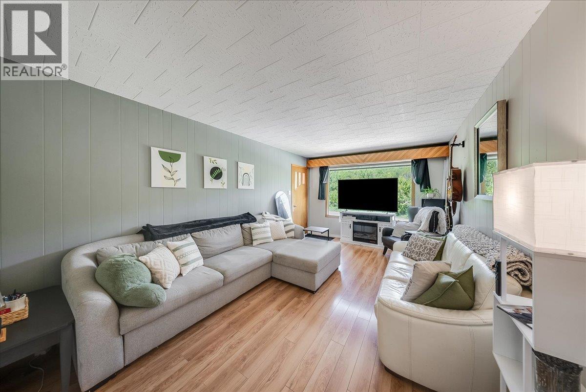 128 Haig Street, Warfield, British Columbia  V1R 2L9 - Photo 4 - 10400953