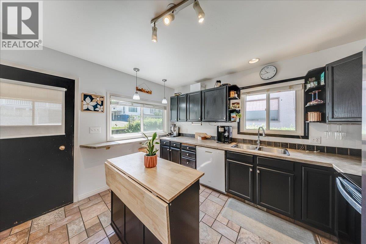 128 Haig Street, Warfield, British Columbia  V1R 2L9 - Photo 5 - 10400953