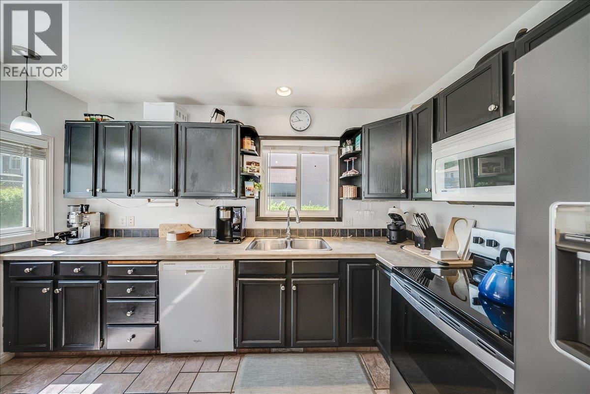 128 Haig Street, Warfield, British Columbia  V1R 2L9 - Photo 6 - 10400953