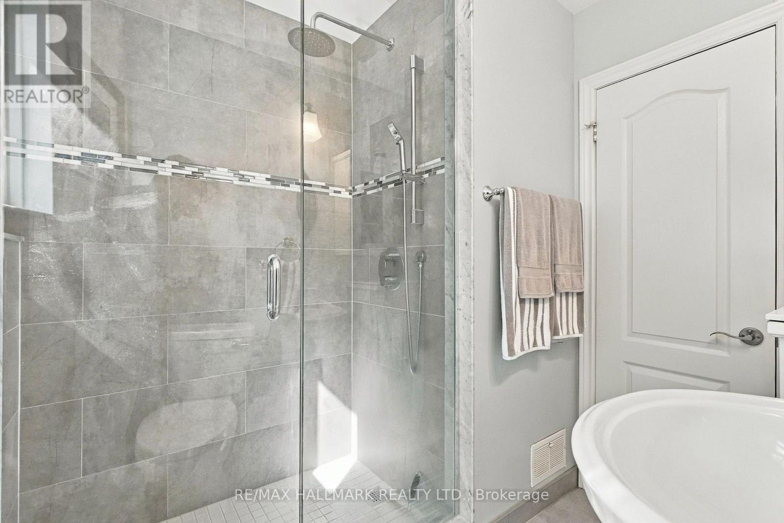 77 Glen Davis Crescent, Toronto, Ontario  M4E 1X7 - Photo 41 - E13791780