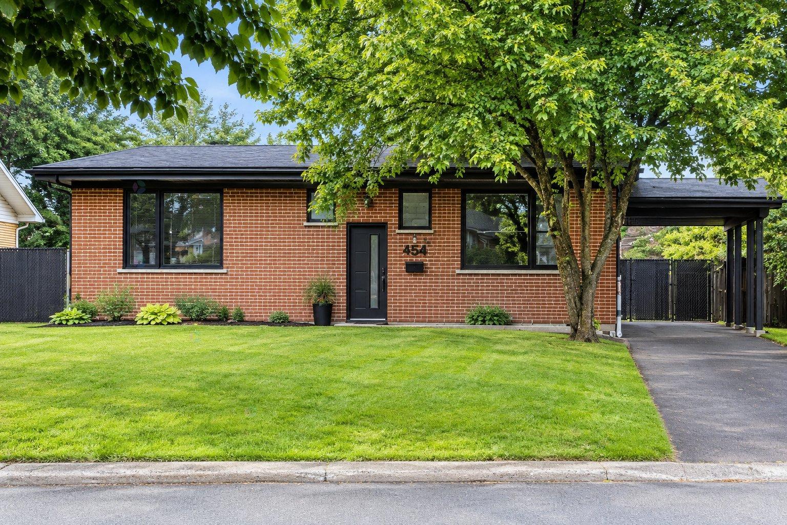 484 Rue Calixa-Lavallée Granby Quebec Canada J2G1C8