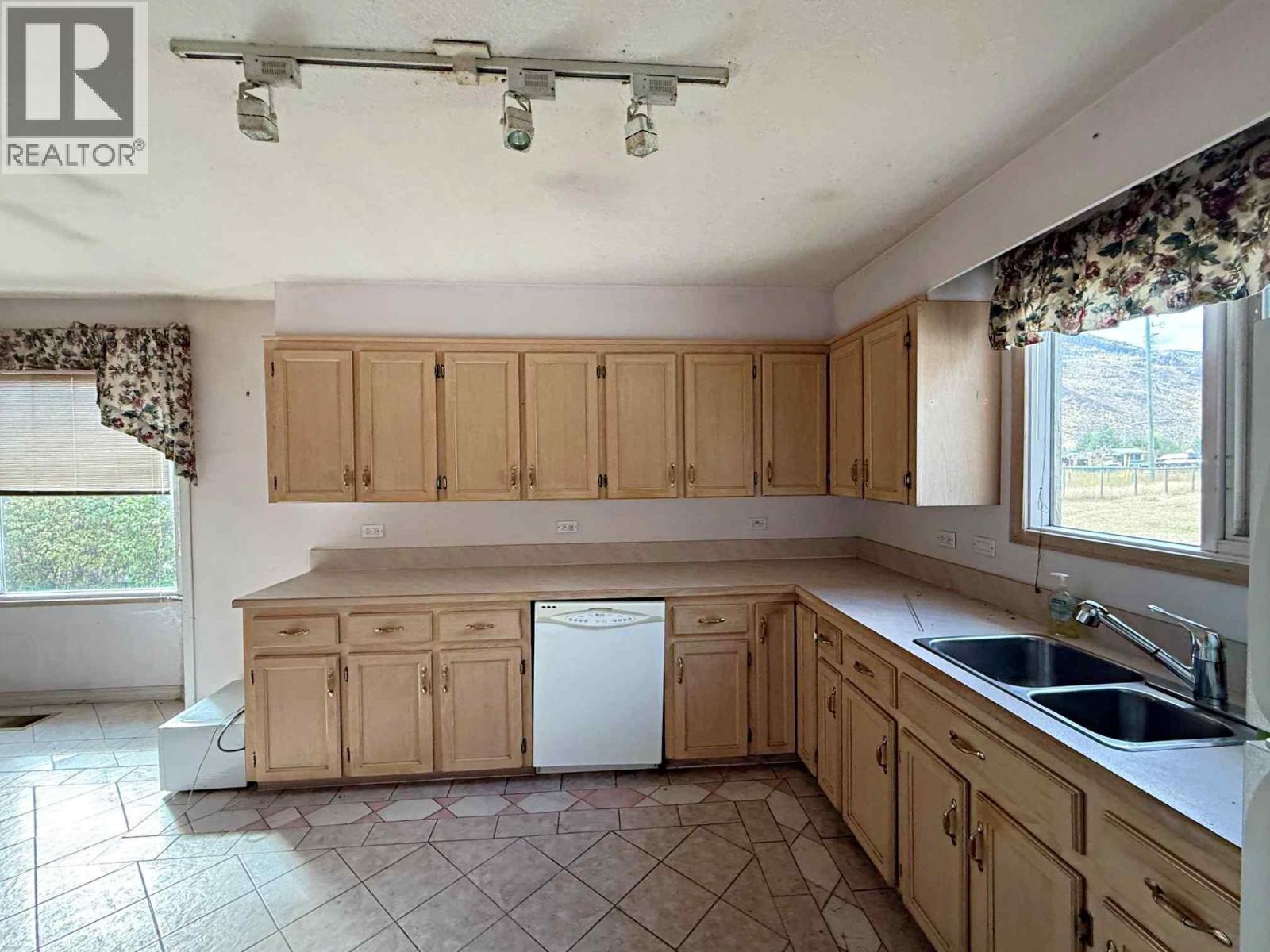 733 Fortune Road Barriere Photo 3 733 Fortune Road Barriere Photo 3