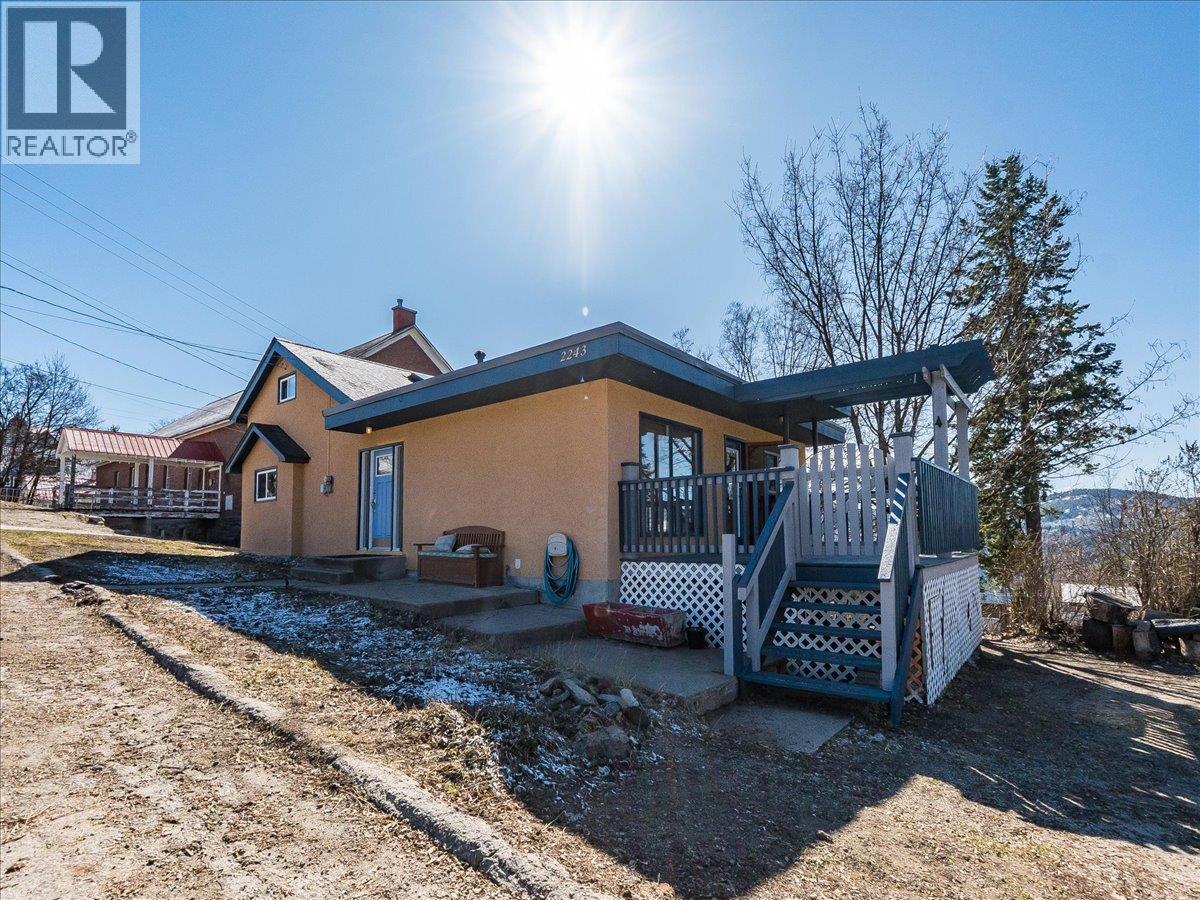 2243 First Avenue, Rossland, British Columbia V0G 1Y0 - Photo 1 - 10401002