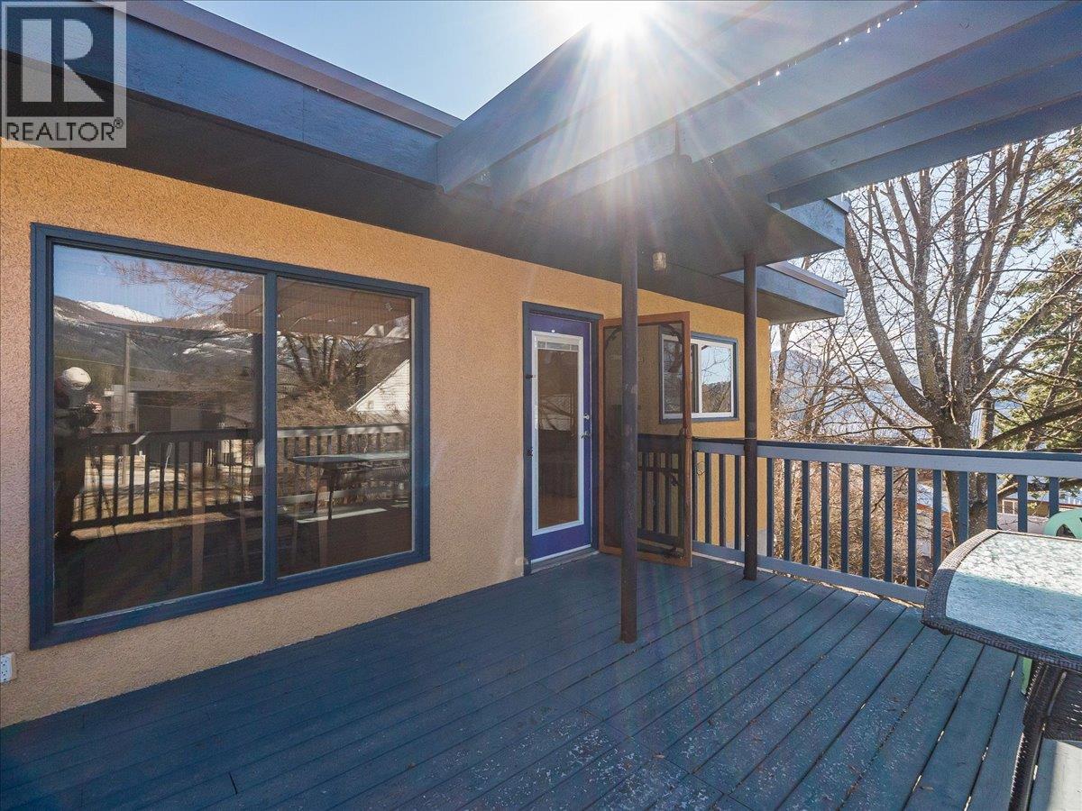 2243 First Avenue, Rossland, British Columbia V0G 1Y0 - Photo 11 - 10401002