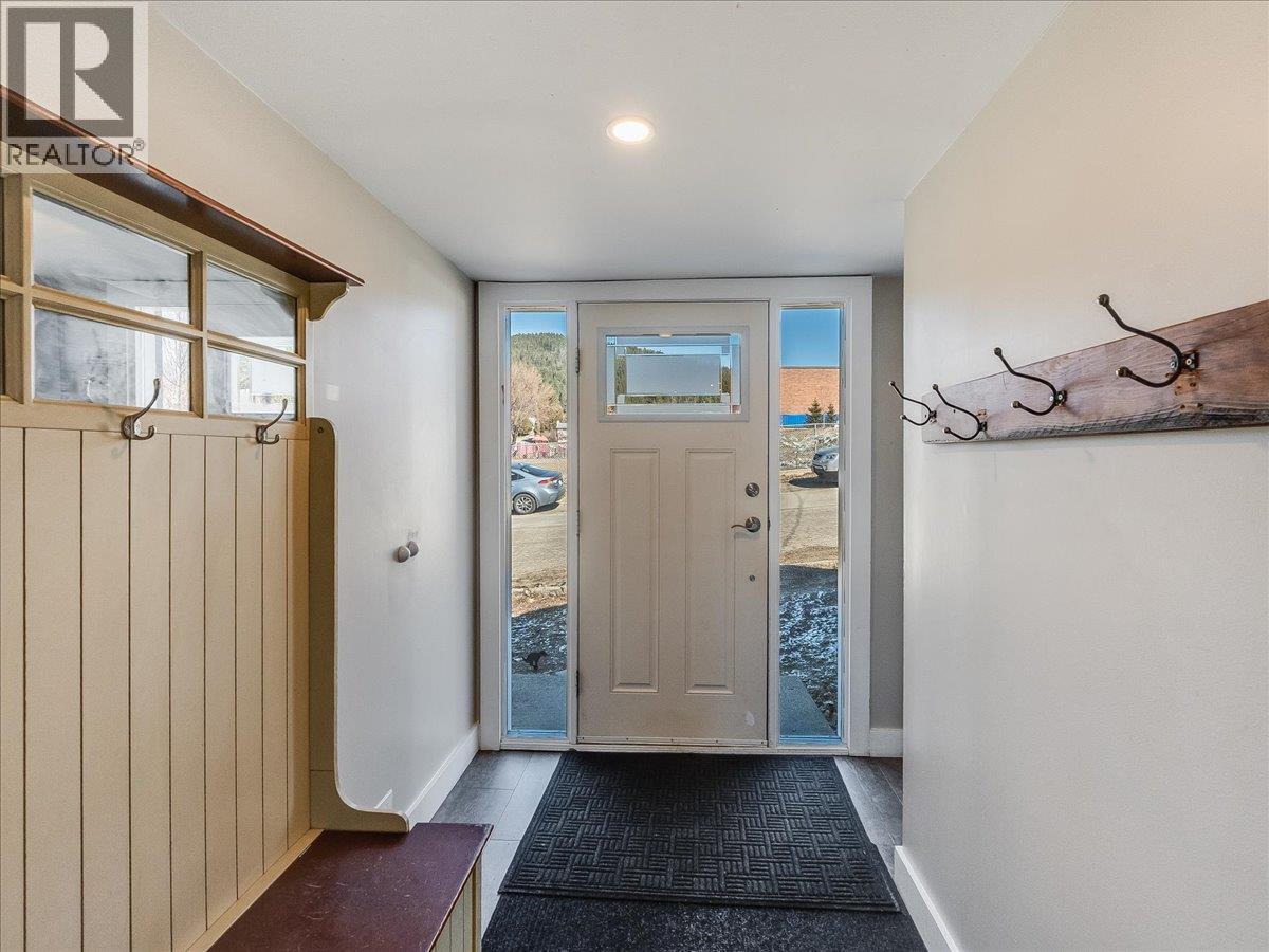 2243 First Avenue, Rossland, British Columbia V0G 1Y0 - Photo 2 - 10401002