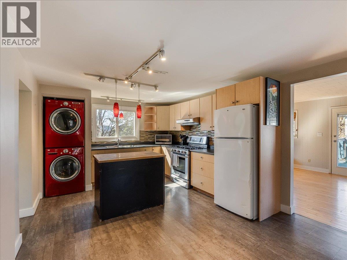 2243 First Avenue, Rossland, British Columbia V0G 1Y0 - Photo 4 - 10401002