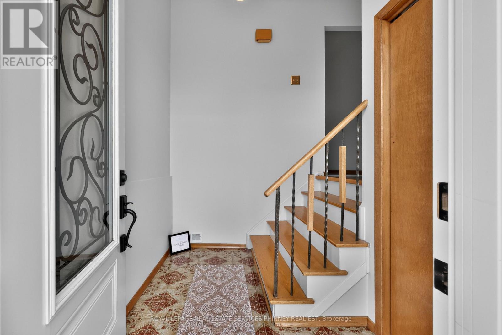 1633 Warren Drive, Mississauga (Rathwood), Ontario  L4W 2X1 - Photo 3 - W13791768