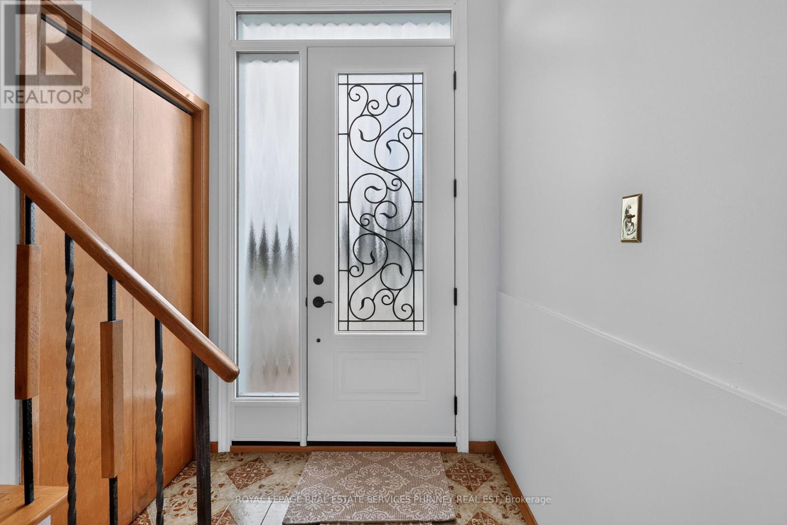 1633 Warren Drive, Mississauga (Rathwood), Ontario  L4W 2X1 - Photo 4 - W13791768