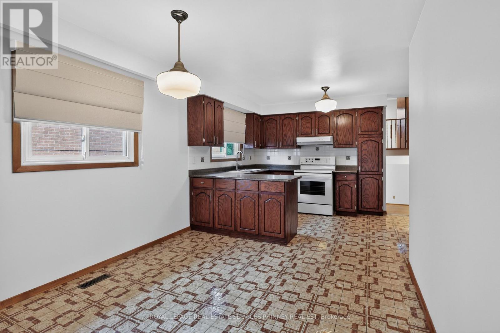 1633 Warren Drive, Mississauga (Rathwood), Ontario  L4W 2X1 - Photo 5 - W13791768