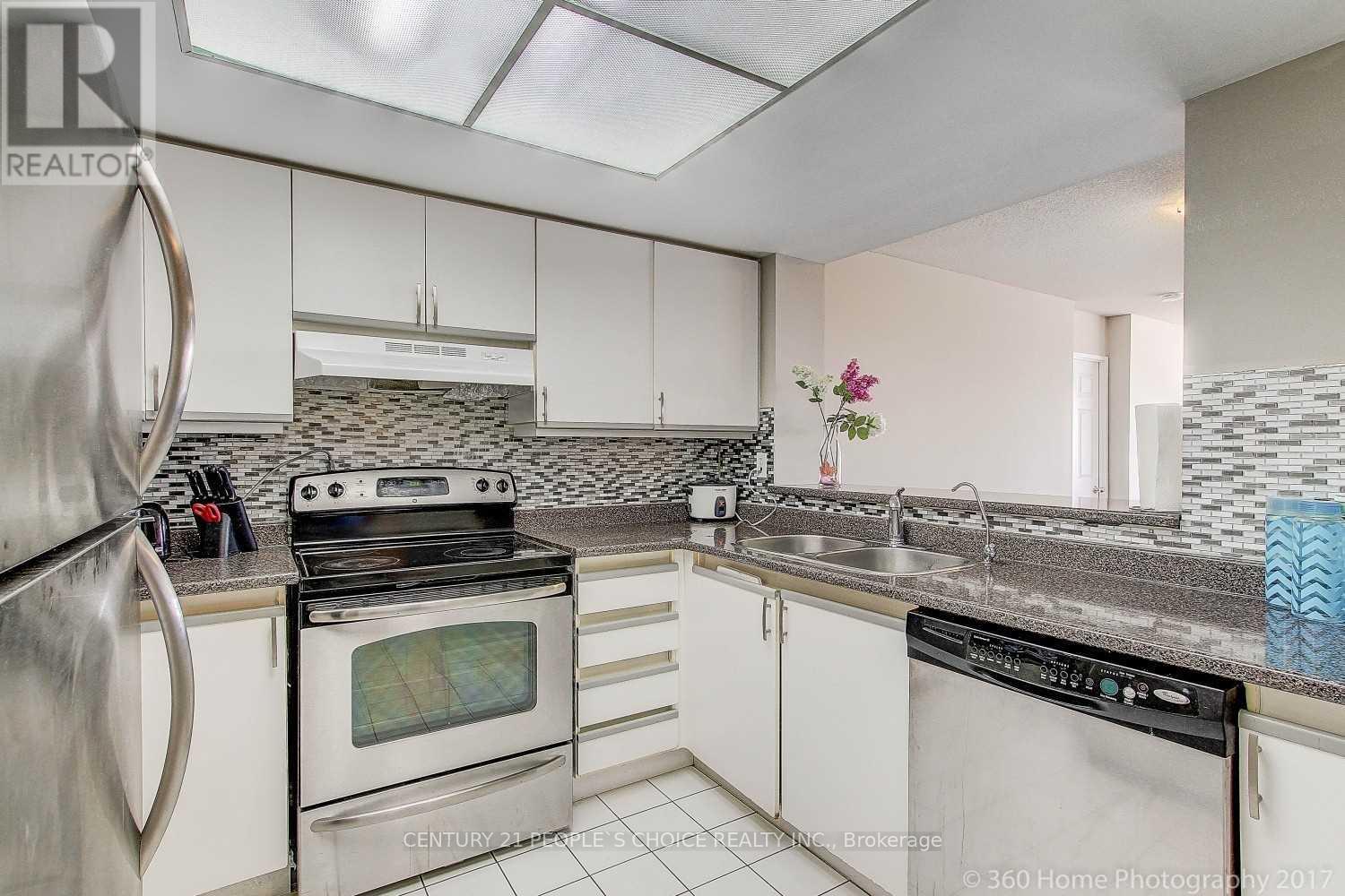 1601 - 335 Webb Drive, Mississauga, Ontario  L5B 4A1 - Photo 2 - W13791782