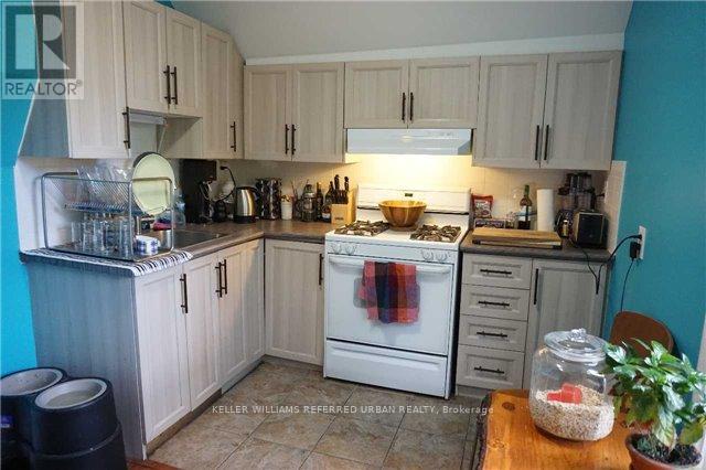 Upper - 591 Jane Street, Toronto, Ontario  M6S 4A3 - Photo 2 - W13791806