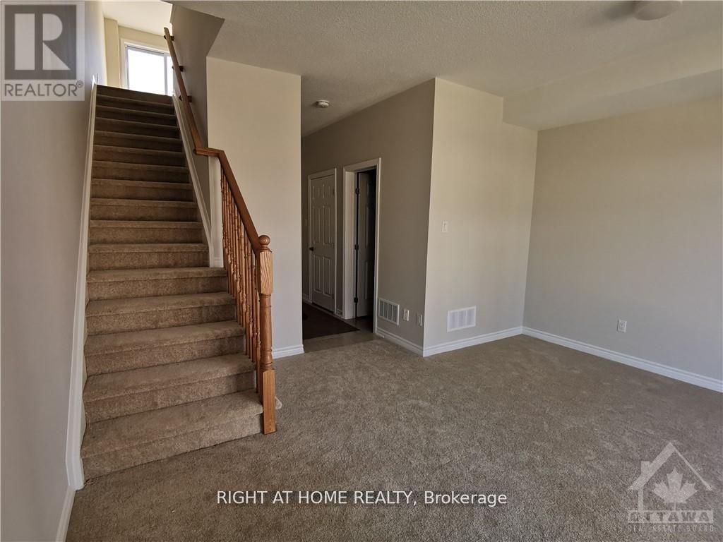 1414 Hemlock Road, Ottawa, Ontario  K1K 5A8 - Photo 4 - X13789226