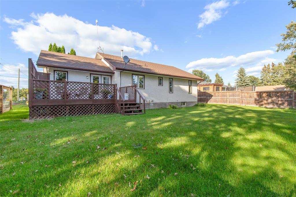 256 Southwood Street, Grunthal, Manitoba  R0A 0R0 - Photo 30 - 202623312