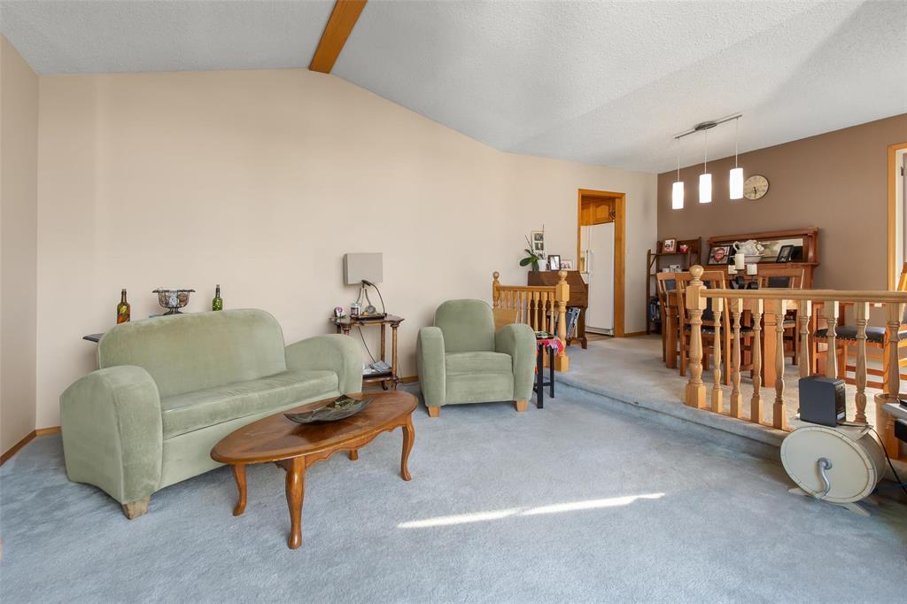 256 Southwood Street, Grunthal, Manitoba  R0A 0R0 - Photo 5 - 202623312