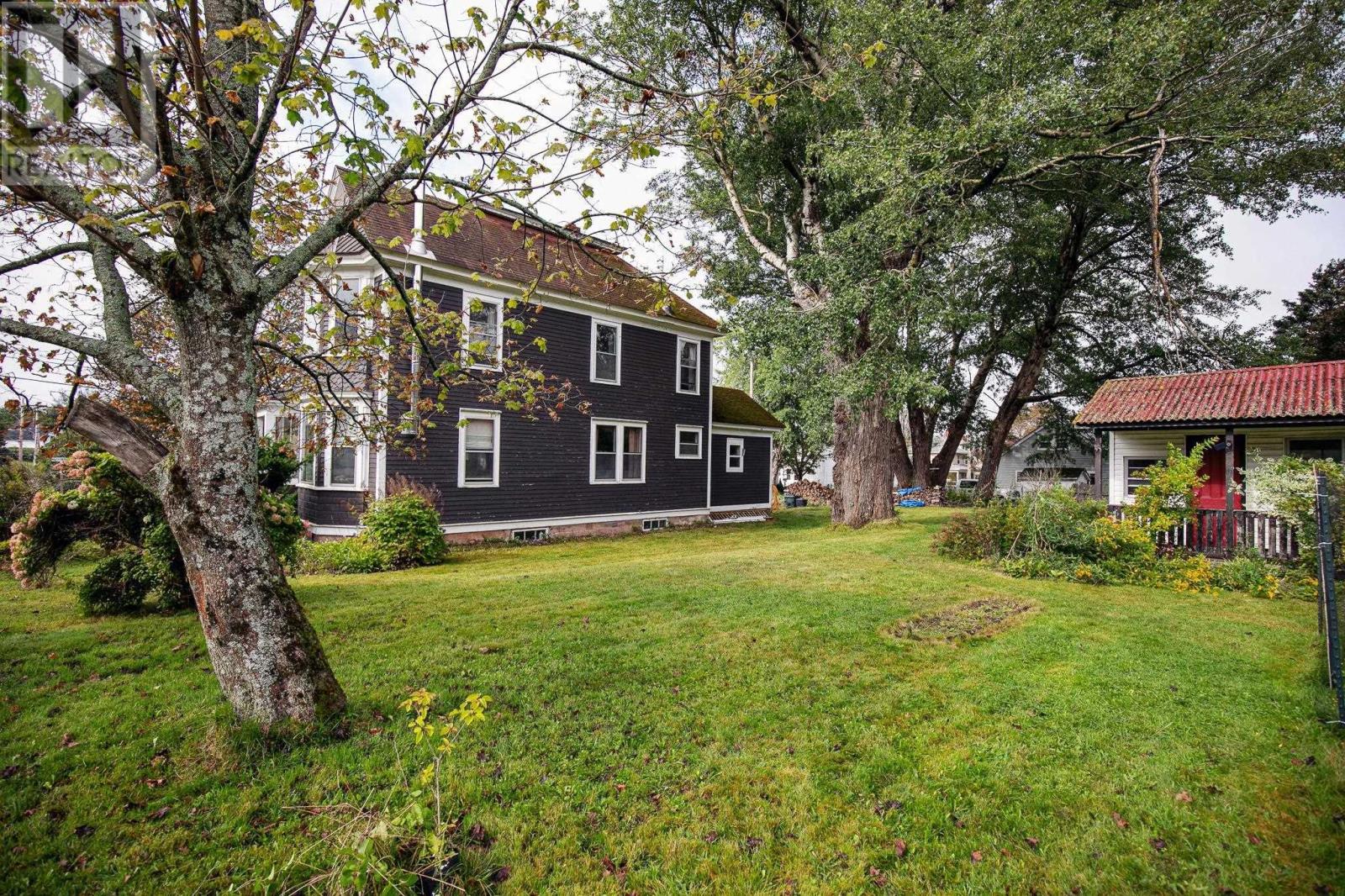 61 Victoria Street W, Amherst, Nova Scotia  B4H 1C3 - Photo 4 - 202623498