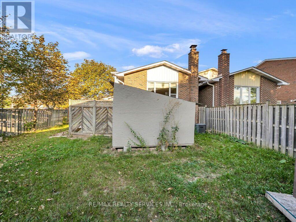 41 Simmons Boulevard, Brampton, Ontario  L6V 3V4 - Photo 38 - W13787236