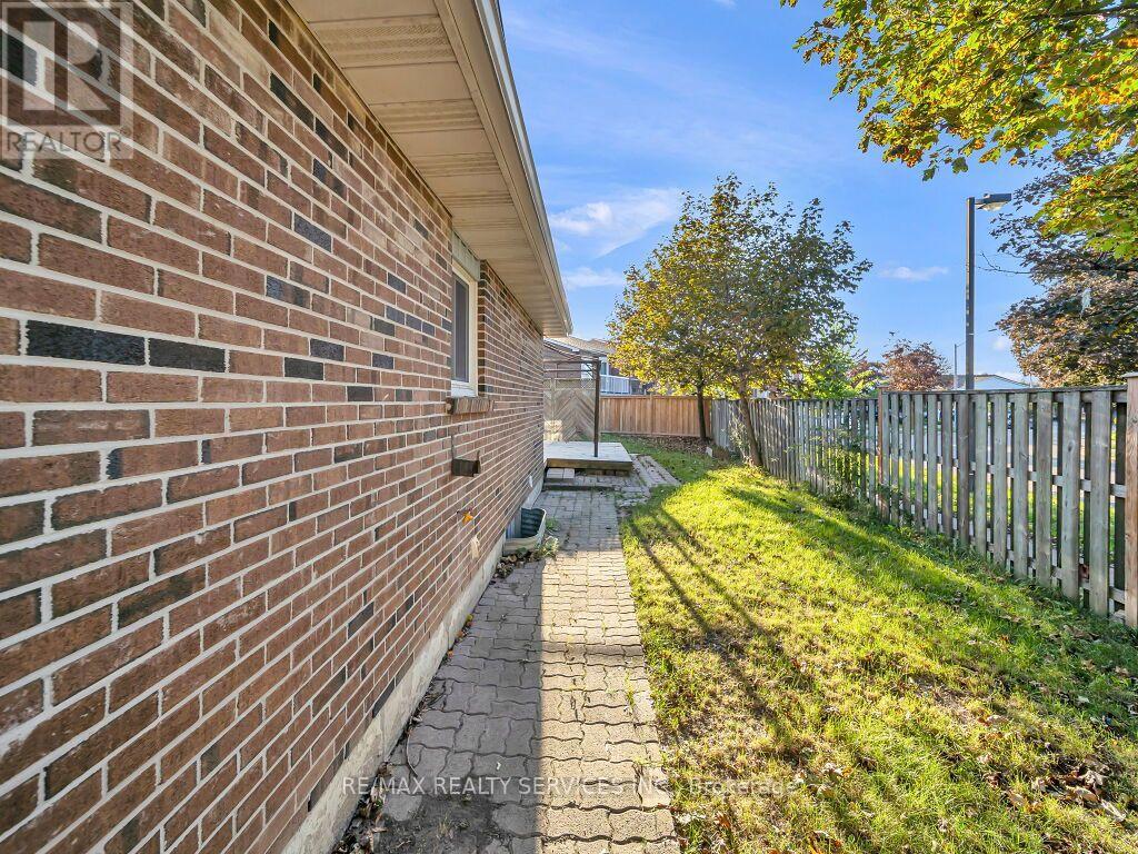 41 Simmons Boulevard, Brampton, Ontario  L6V 3V4 - Photo 36 - W13787236