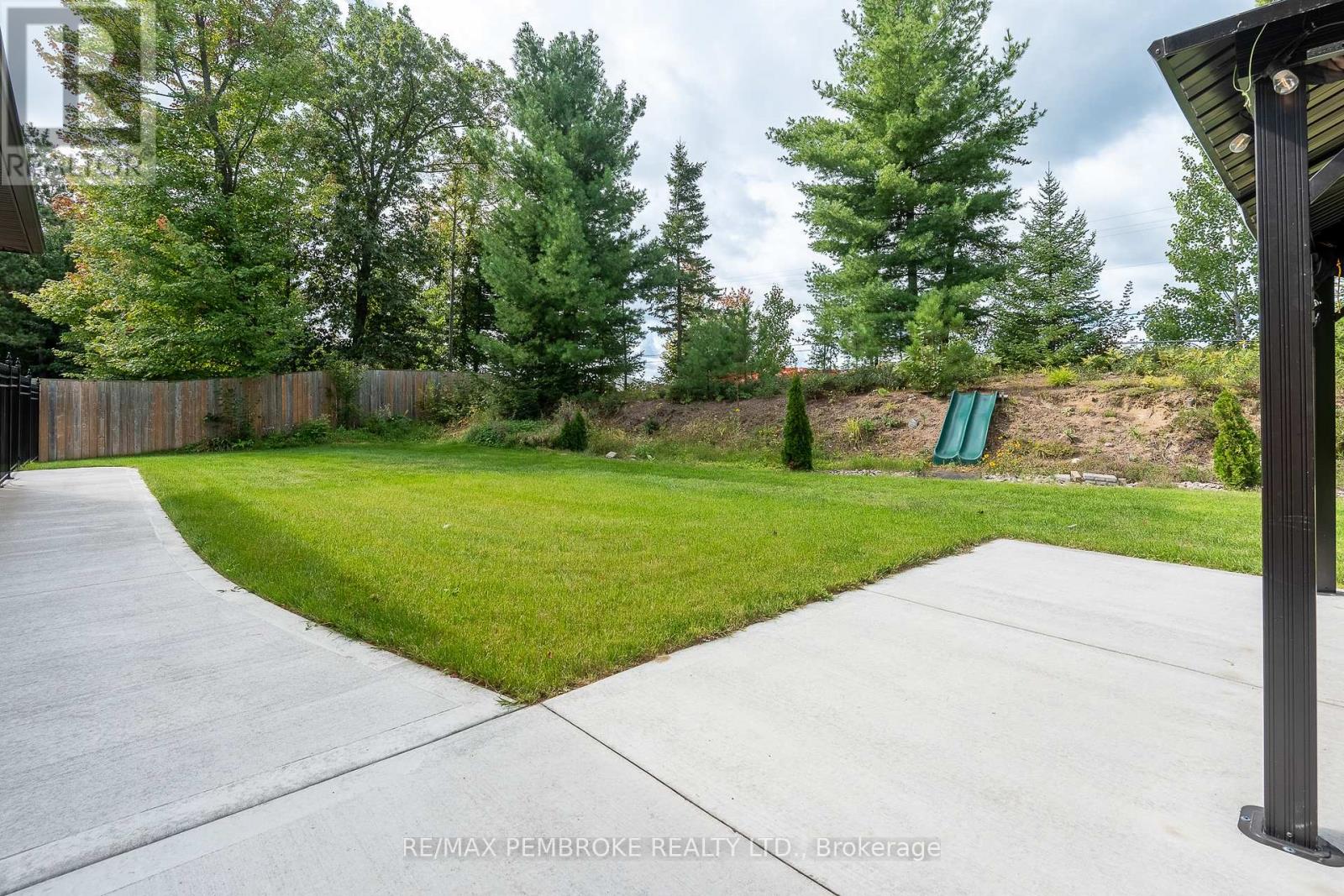 221 Oriole Crescent, Petawawa, Ontario  K8H 0A7 - Photo 10 - X13791956