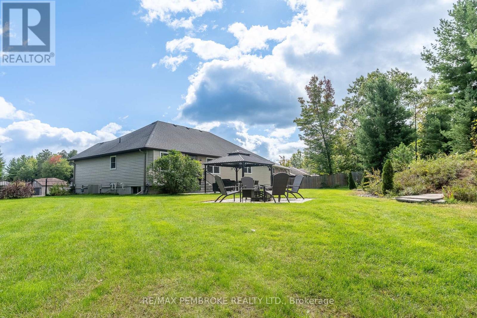 221 Oriole Crescent, Petawawa, Ontario  K8H 0A7 - Photo 14 - X13791956