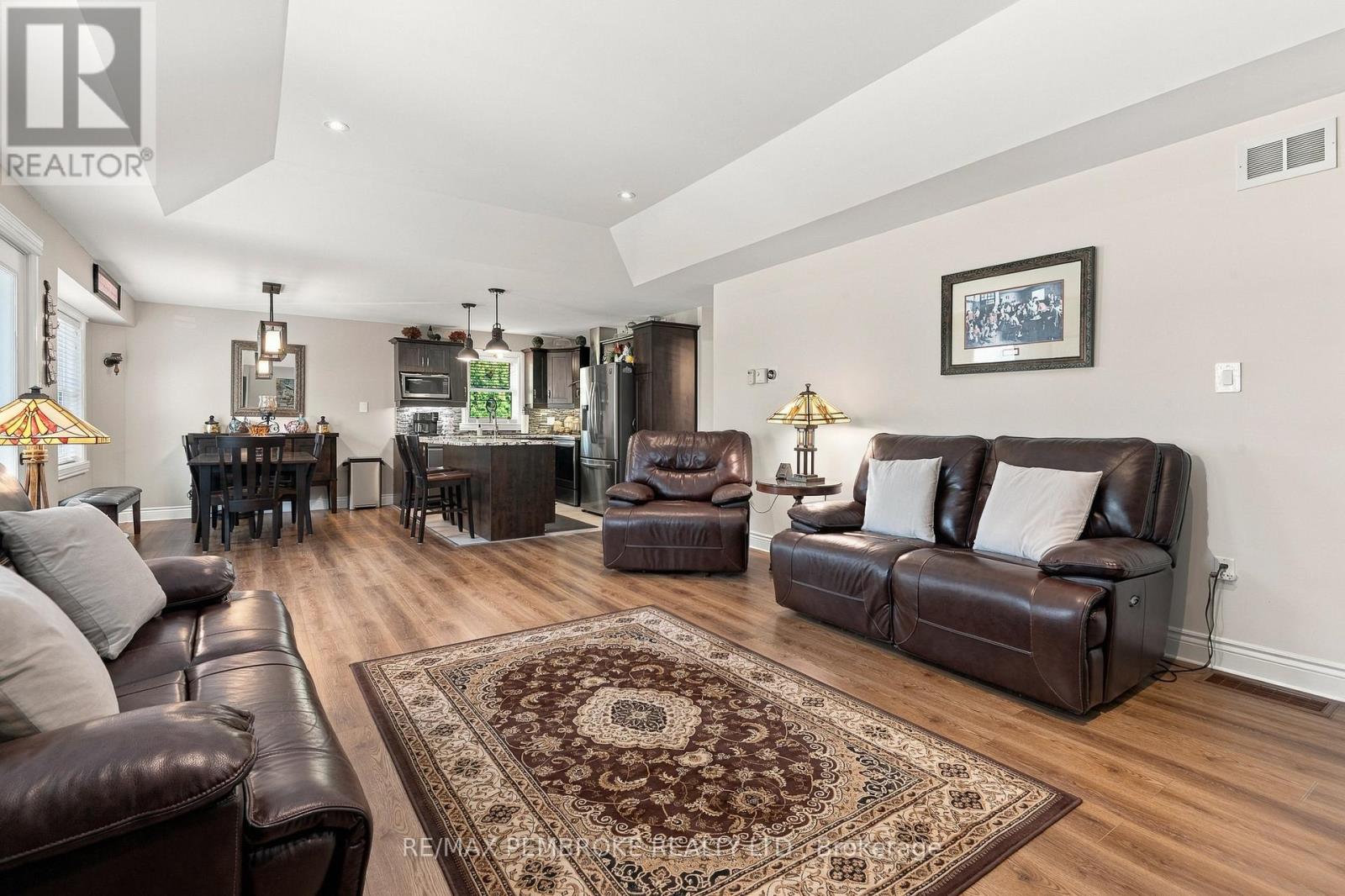 221 Oriole Crescent, Petawawa, Ontario  K8H 0A7 - Photo 17 - X13791956