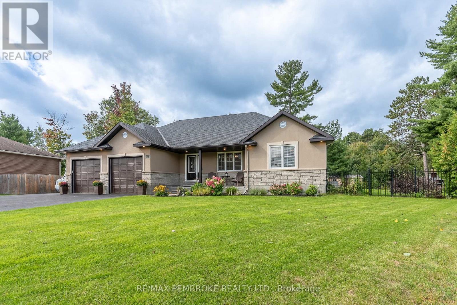 221 Oriole Crescent, Petawawa, Ontario  K8H 0A7 - Photo 2 - X13791956